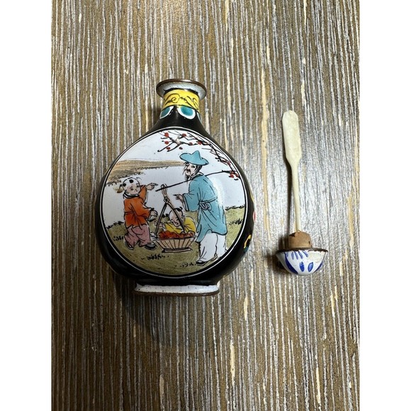 Chinese Snuff Bottle - Metal with Hand Painted Enamel - River Scenes - Picture 8 of 11